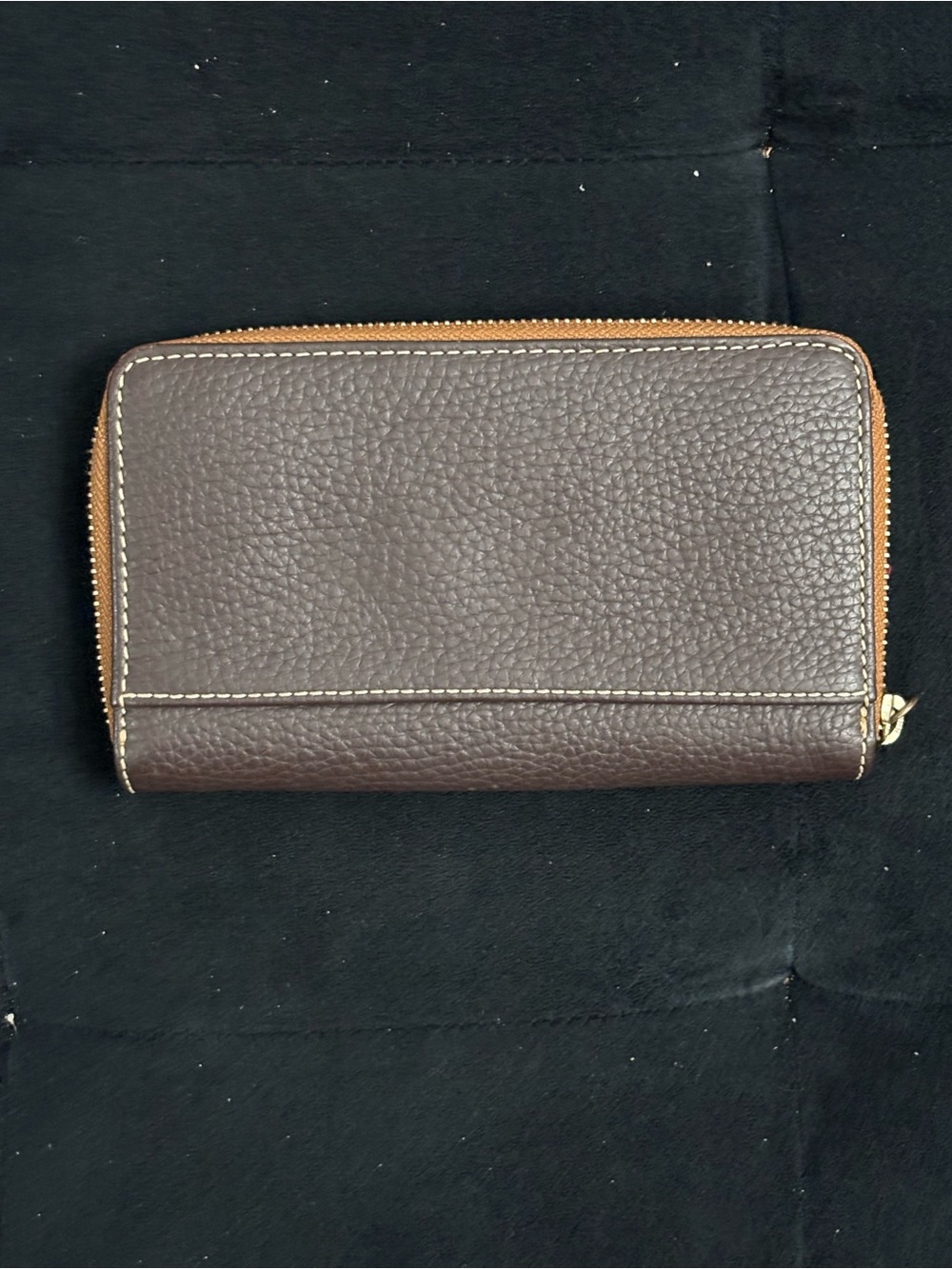 Dooney & Bourke Dark Brown Pebbled Leather Zip Wallet with Tan Trim - Picture 3 of 9